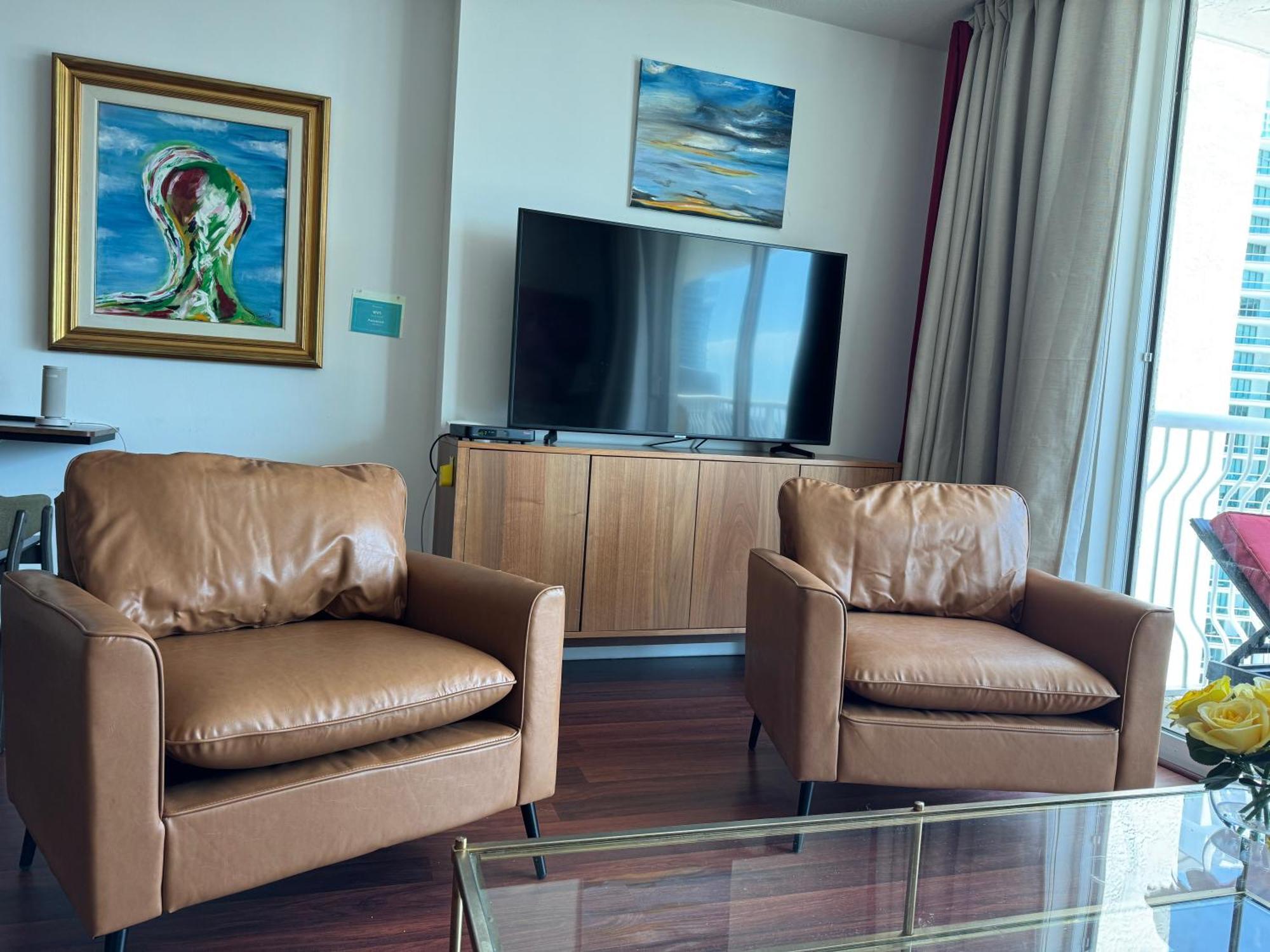 Brickell Unit, Amazing View, Balcony, Pool, 1 Free Parking Apartment