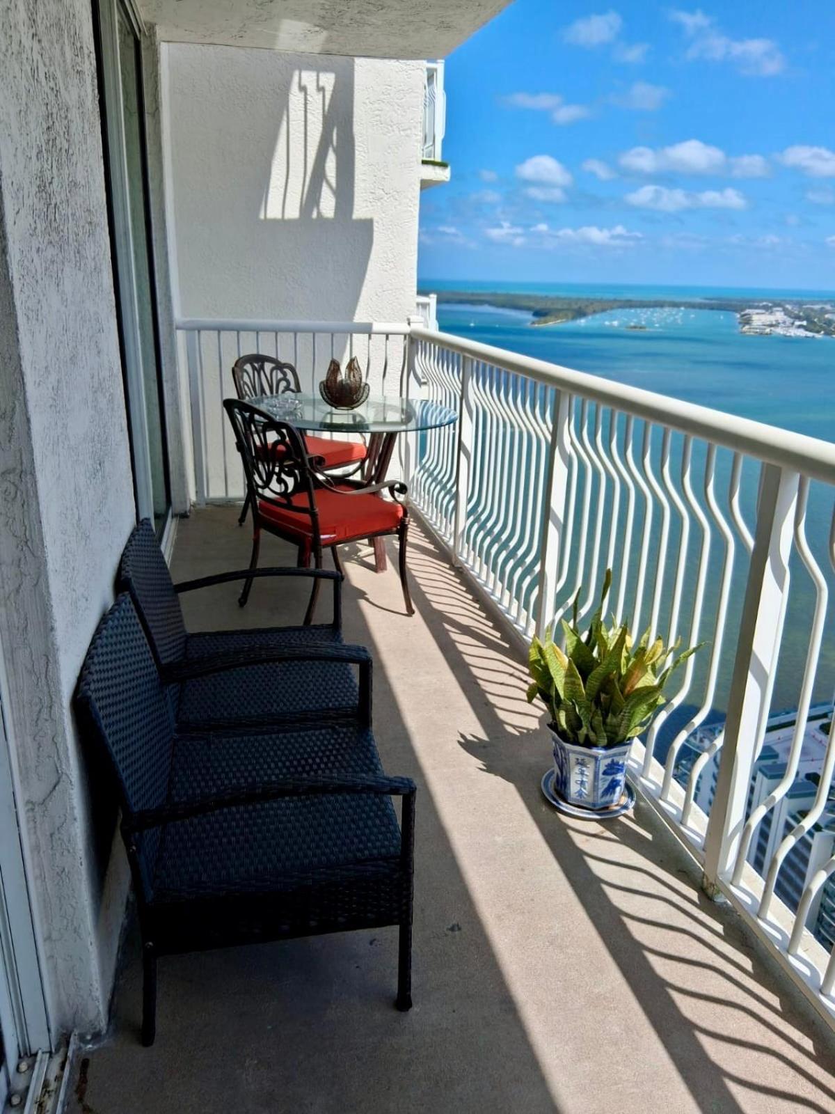 Brickell Unit, Amazing View, Balcony, Pool, 1 Free Parking Apartment *