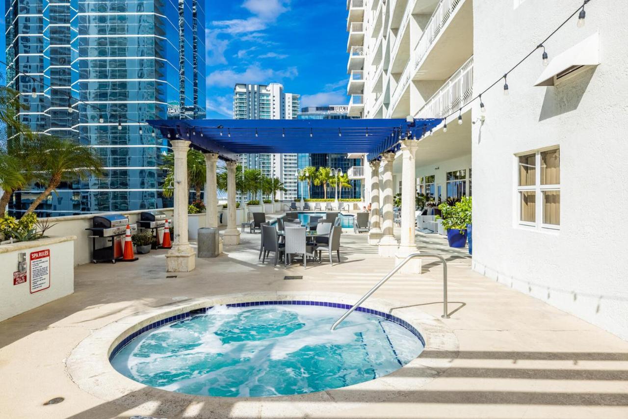 Brickell Unit, Amazing View, Balcony, Pool, 1 Free Parking Apartment *